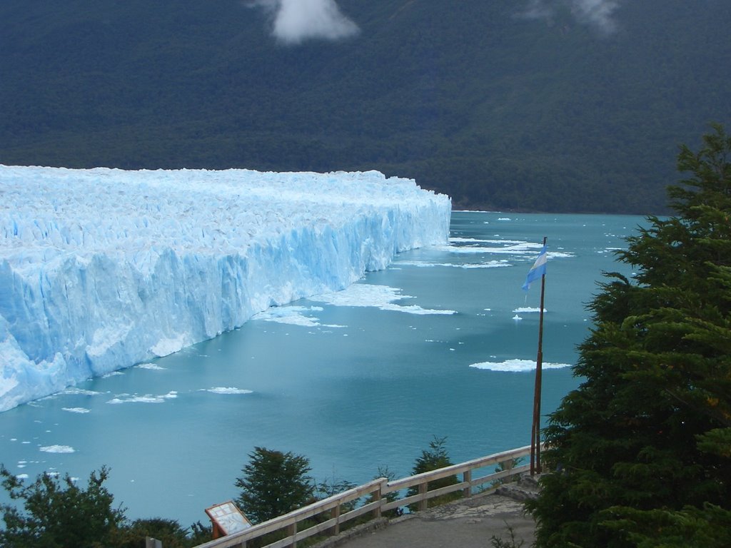 Glaciar Perito Moreno, PN Los Glaciares - Santa Cruz Argentina by Tommy Vin