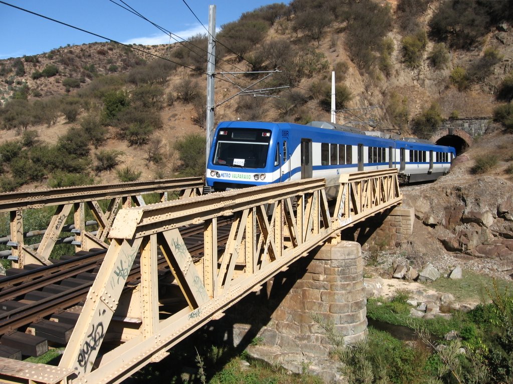 Xtrápolis en túnel Las Cucharas by fsaravia