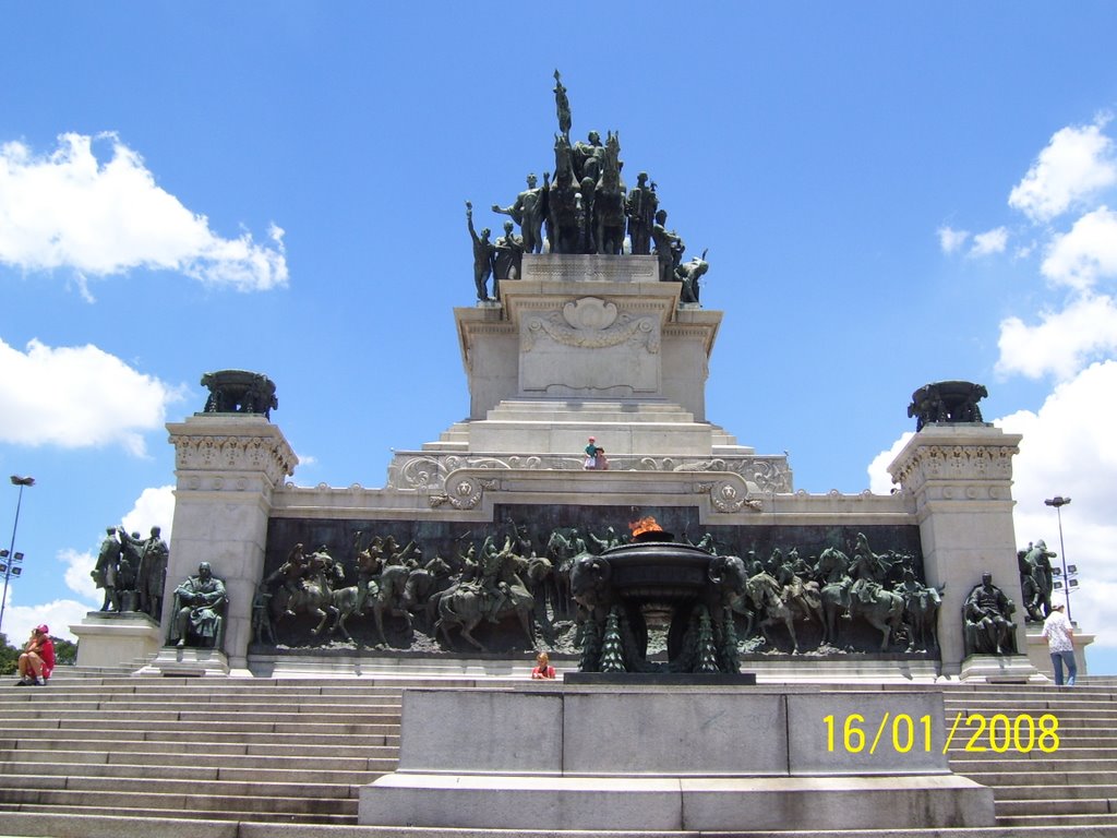 Monumento do museu do Ipiranga by Sânzio Ribeiro(Pains…