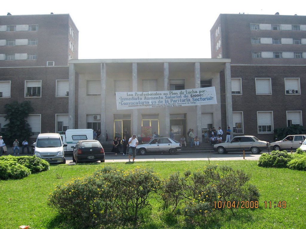 Entrada principal del hospital posadas de haedo....a la vanguardia de la salud de la poblacion.....by carcalvet by carcalvet