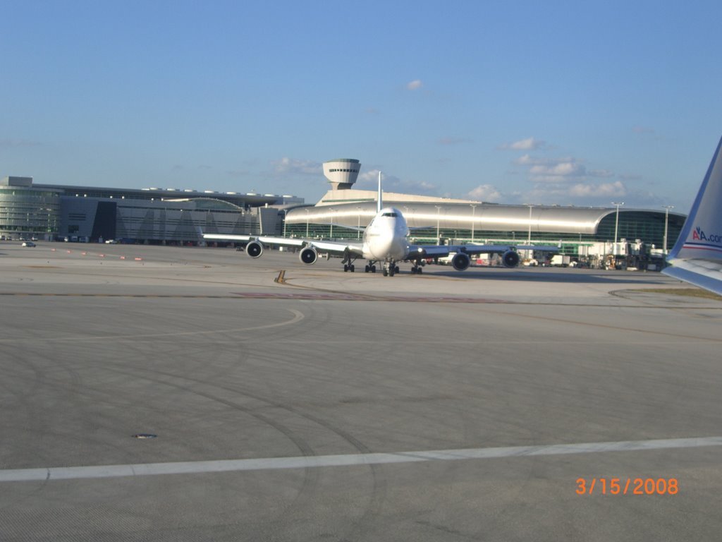 Miami Int. airport   terminal J by lcordobaj