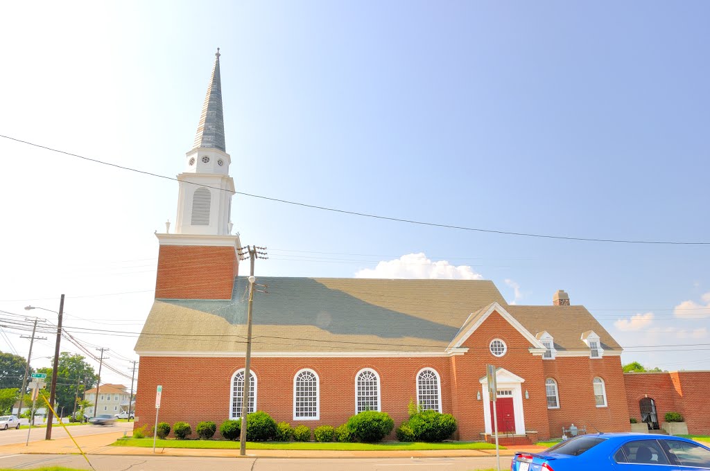 VIRGINIA: NEWPORT NEWS: HUNTINGTON HEIGHTS: Calvary Baptist Church, 4700 Huntington Avenue by Douglas W. Reynolds, Jr.