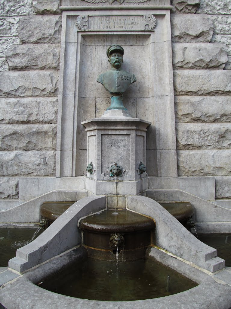 Cycle trip B-G-L 2013-07: Marche-en-Famenne, fountain by Seimen Burum