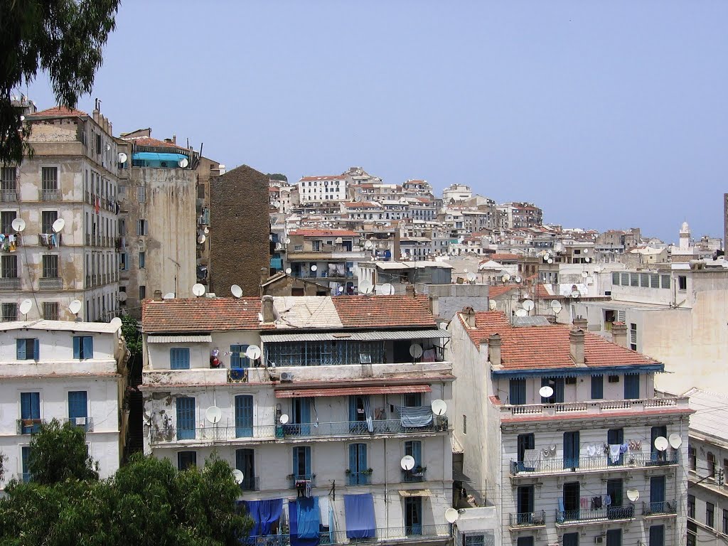 Vue sur la Casbah by Lionel VIROULAUD