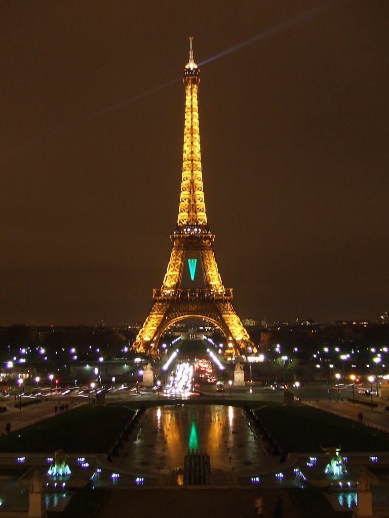 La Tour Eiffel de nuit by Arno51