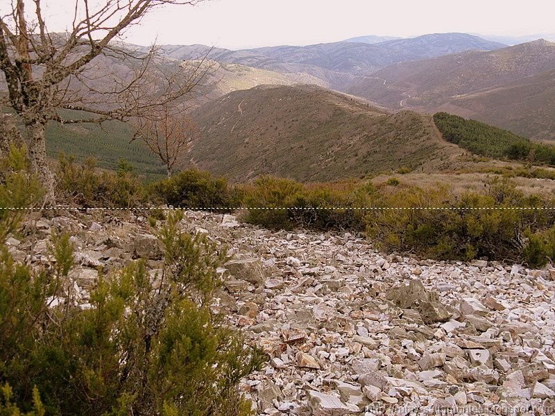 La Torrecilla, desde Cabeza Minga, bajando a Puebla de la Sierra by Eduardo Marín Izquie…