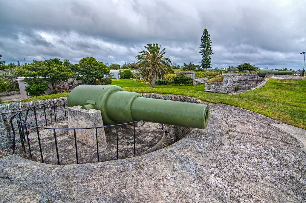 Fort Hamilton, Bermuda by spacaj