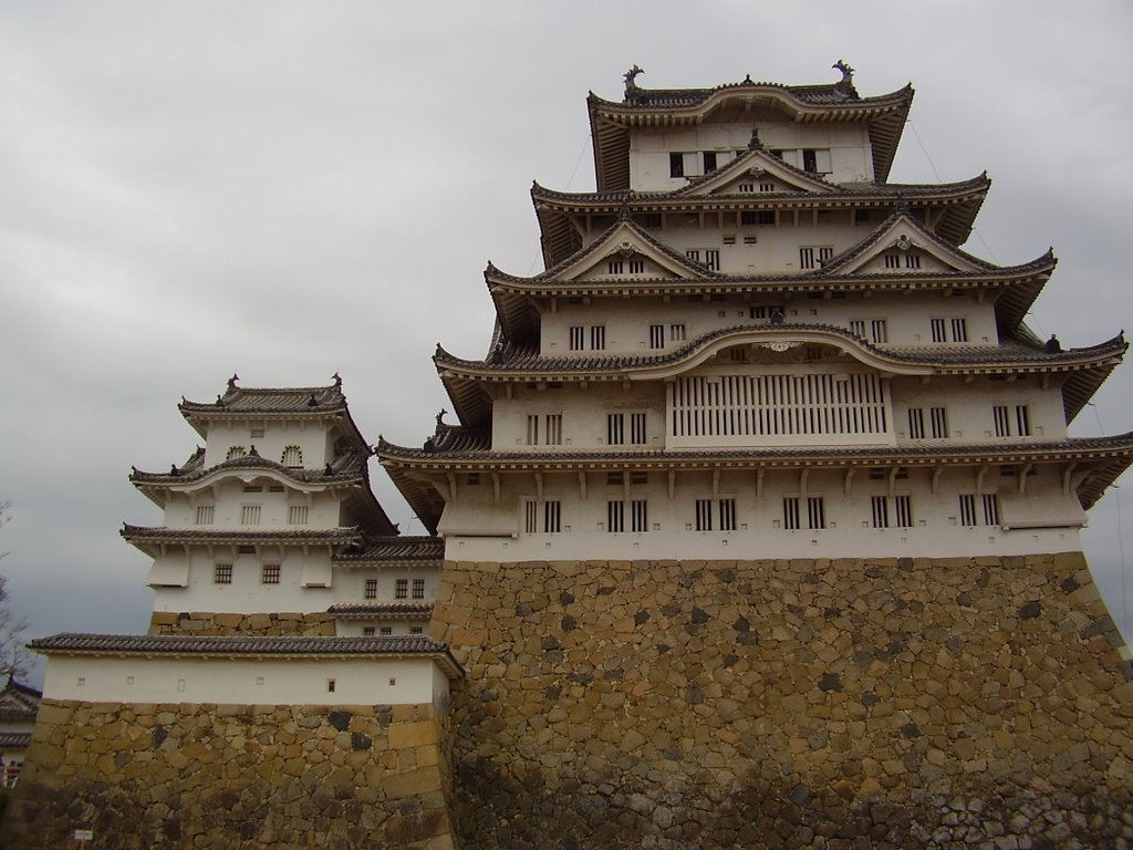 Viewing Main Ｔower of Himeji Castle Towers from Bizen Bailey (備前丸より姫路城天守を望む) by Keno Kawabata