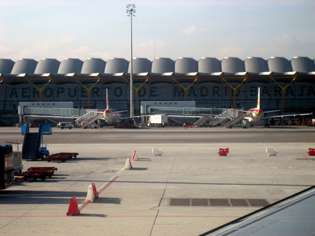 Aereopuerto Barajas-Madrid by Silkanni Forrer