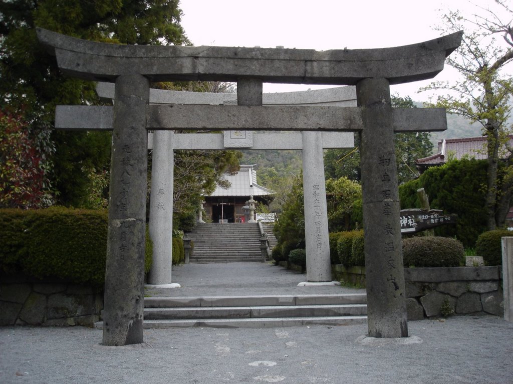 Unzen - Onsen Jinja Shrine by o.b.