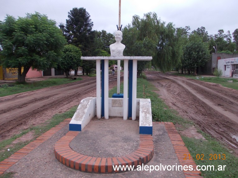 Hermoso Campo - Busto Eva Peron (www.alepolvorines.com.ar) by alepolvorines