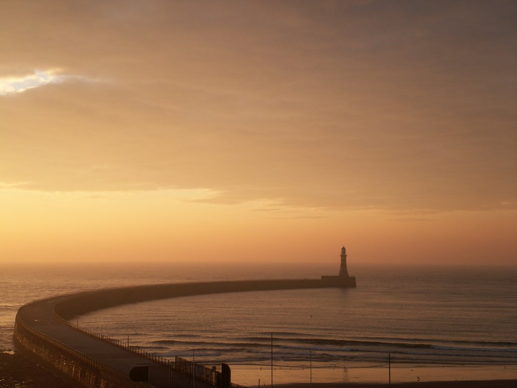 Roker Lighthouse by Phil Beasley