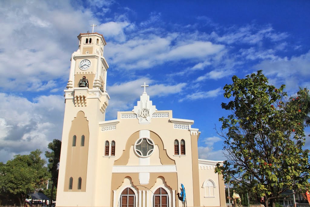 Iglesia Catolica de Yauco by milagroscrivera