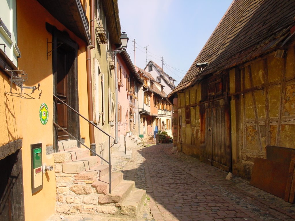 Schöne Gassen in Eguisheim by Jürgen Berger