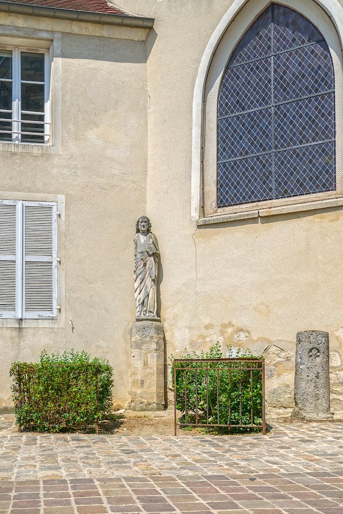 Statue Dammartin-en-Goële by Berpiet