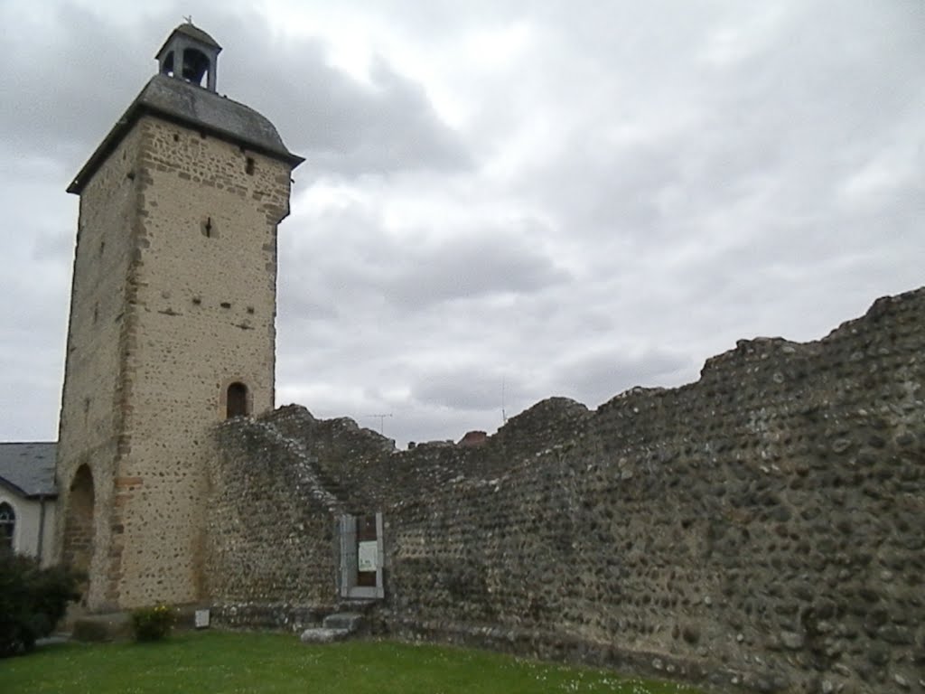 La vieille tour de Pontacq et les vestiges de remparts attenants (XIVe - XVIe siècles) by zicx