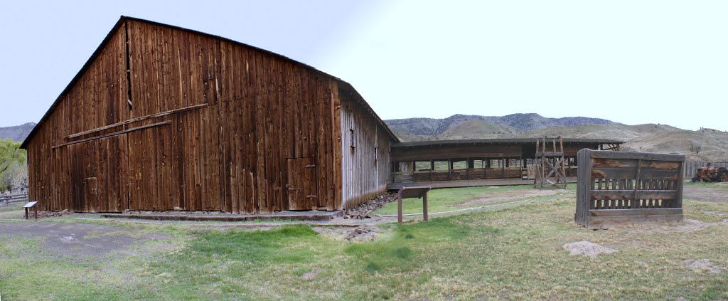 Barn at Cant Ranch on John Day Fossil Beds National Monument by speedub1