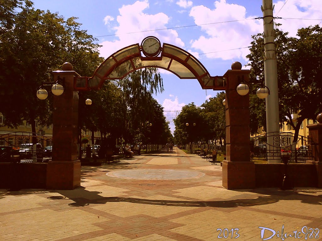 Гадзіннік і доўгая пешаходная алея ... Hours and longest pedestrian walkway by diluted88