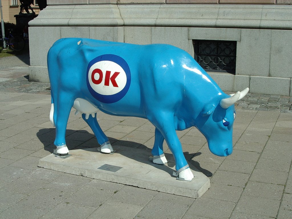 Sculpture of a painted cow outside the National Museum in Stockholm by RRRmikko