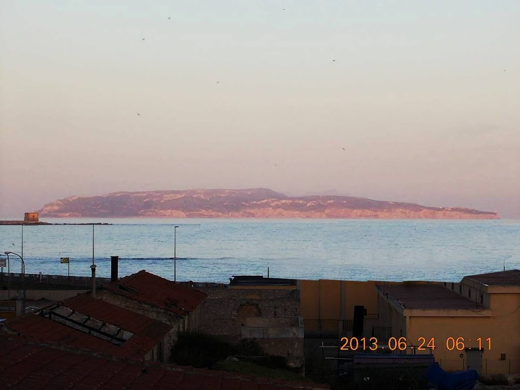 Trapani - Isola di Levanzo all'alba by dariodaprile