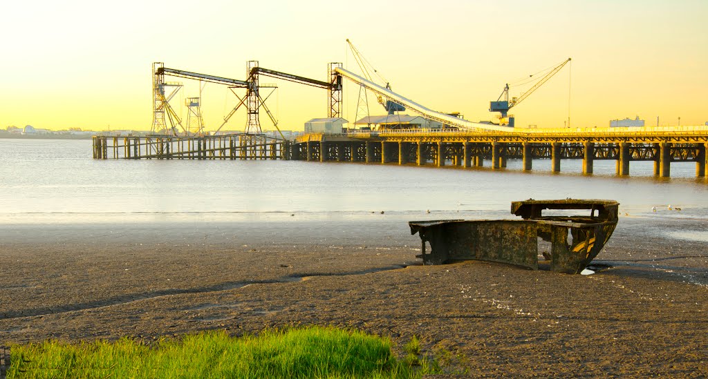 NEW HOLLAND JETTY by Steve Cresswell