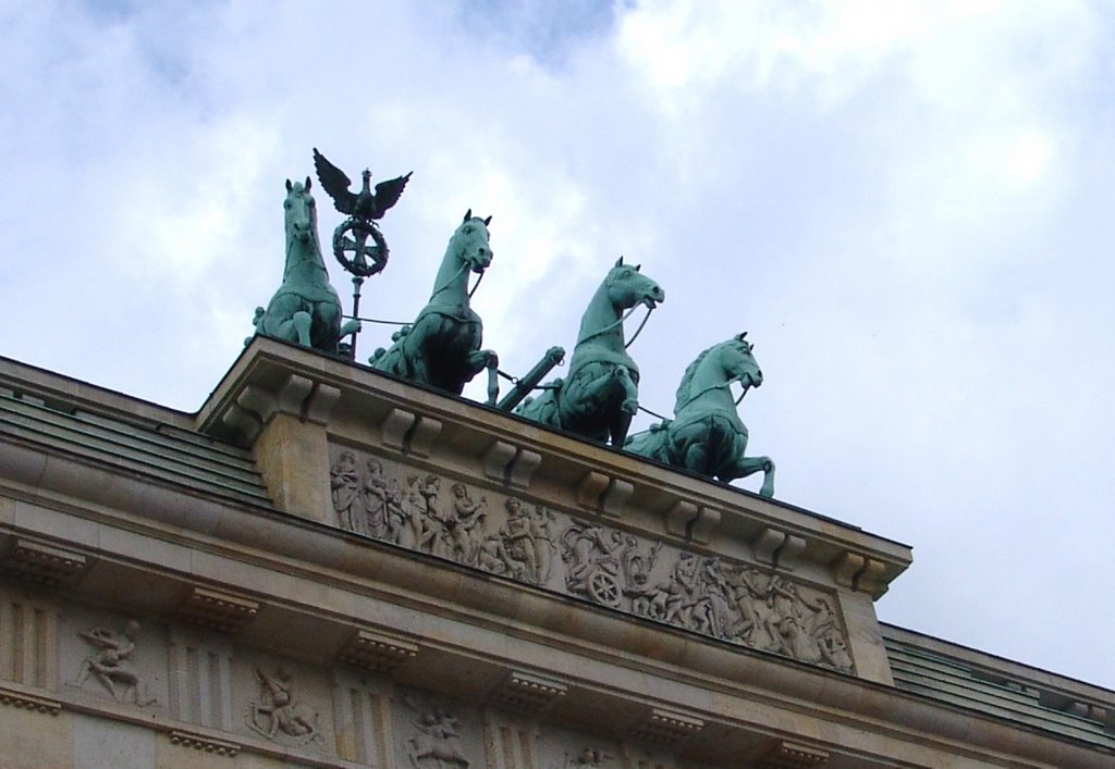 Brandenburger Tor - Quadriga by Foto Fitti