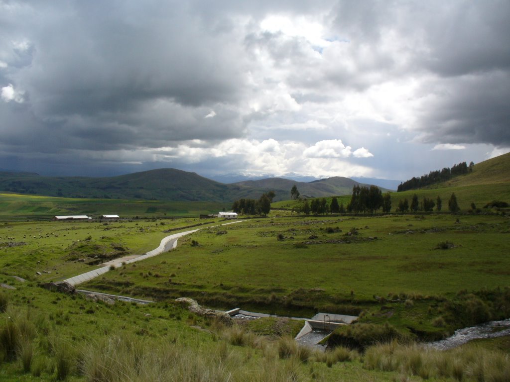 Paisaje andino en época de lluvia by Lino Huamán Mejía