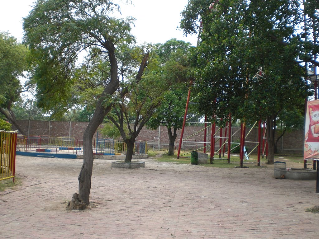 Jallo Park, Lahore by Minhajian