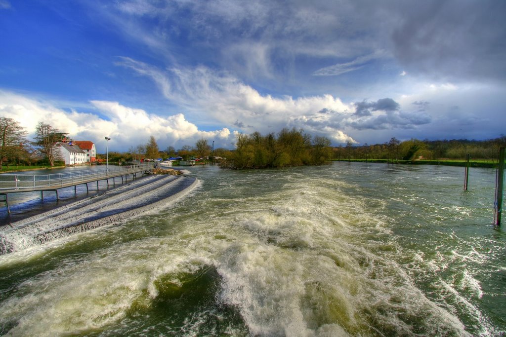 Hambleden Lock by mrcampbell