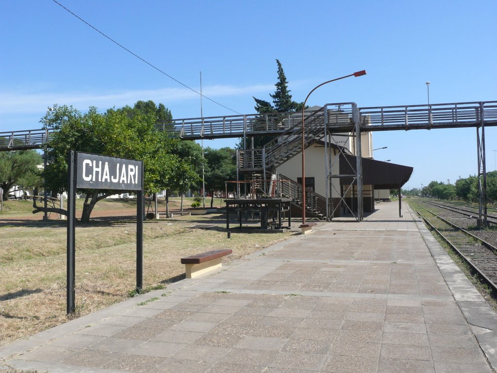 Estacion de tren by Juan José Braun