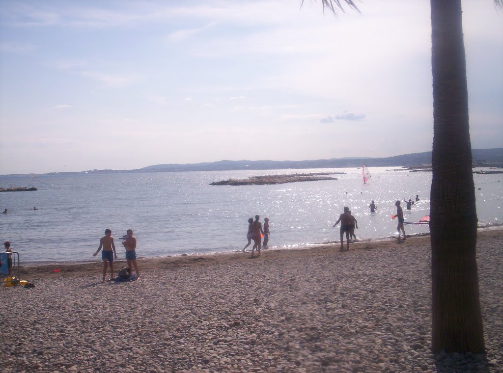 Belle plage a st laurent du var by Salomon BARZILAI & Jerome IBY