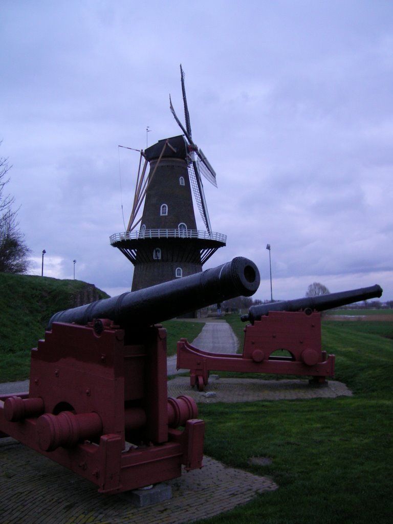 Mill De Hoop (The Hope) - Dalemwal - Gorinchem - Holland by Leo Roubos