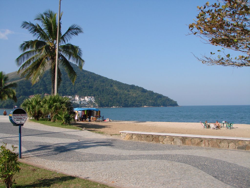 Praia Martim de Sá by Martorélio