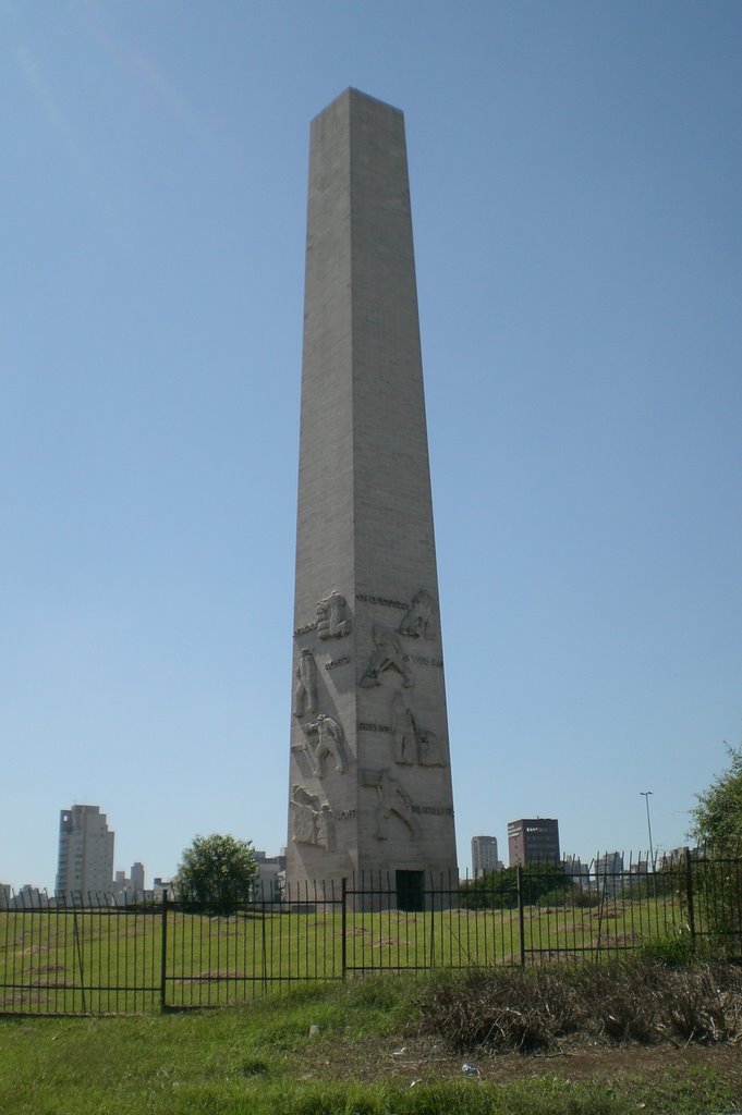 Mauzoléu Obelisco-São Paulo-SP-Brasil by Juan Felipe Vargas