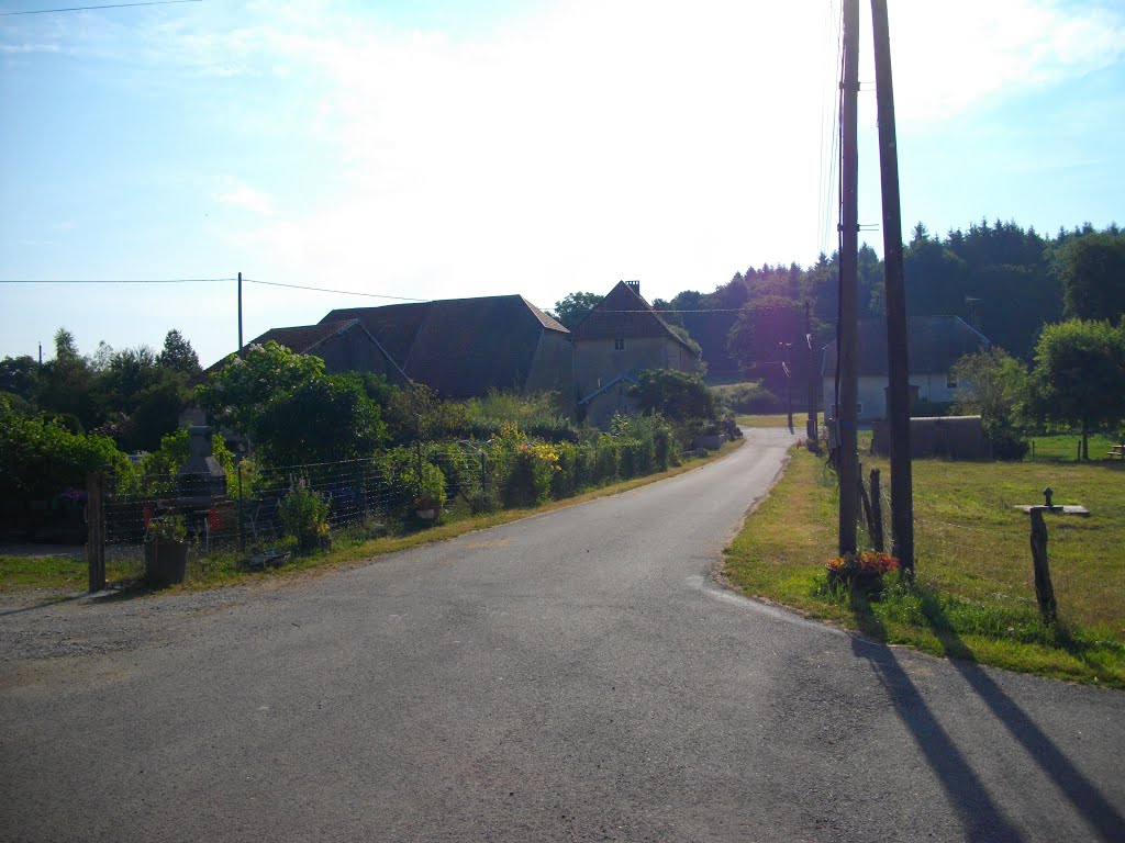 Hameau des Echarquenans sur Gondenans-Montby by Claudius B.