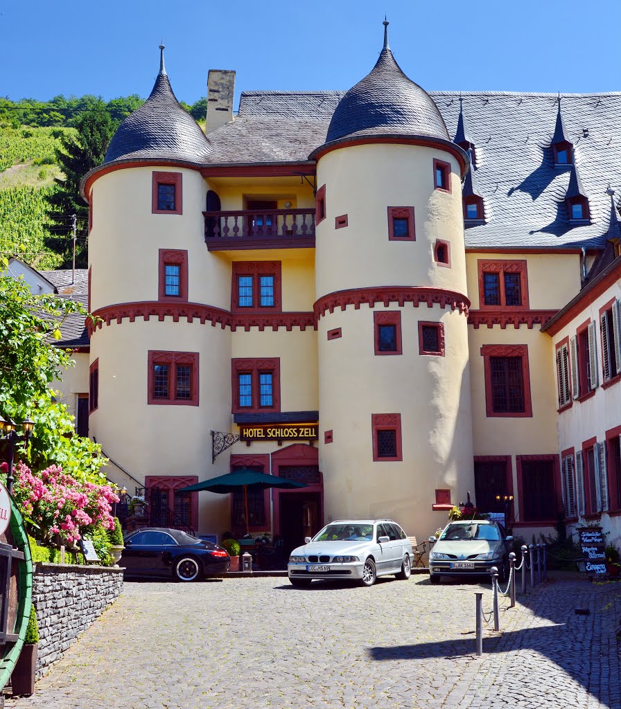 Hotel Schloss Zell, Zell (Mosel), Deutschland by Norbert Kurpiers