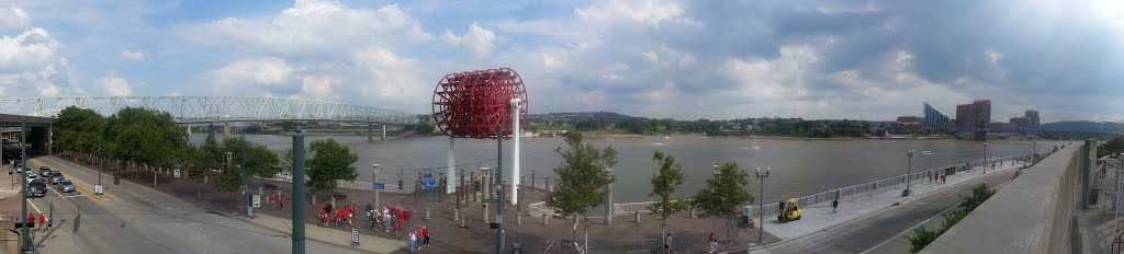 Cincinnati riverfront by uclynch