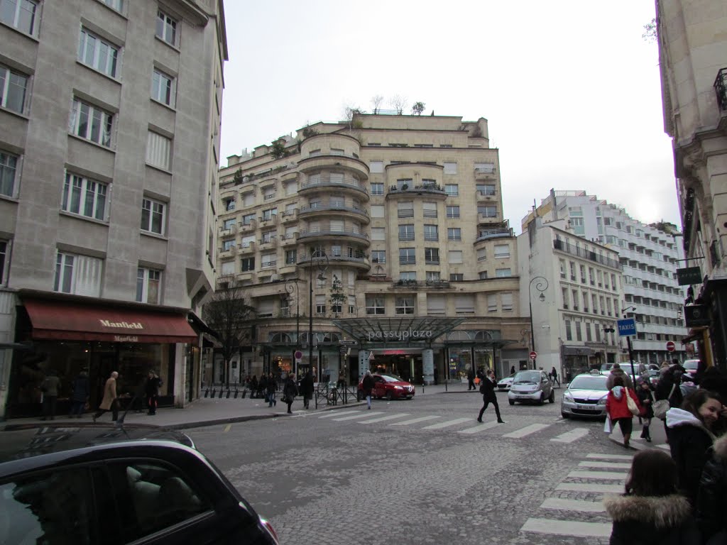 Rue de Passy - Paris by Alexandre Zioli Fernandes