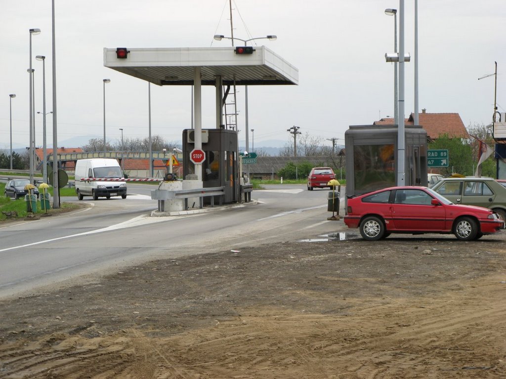 Velika Plana, naplatna rampa za autoput by Dejan Kovačević