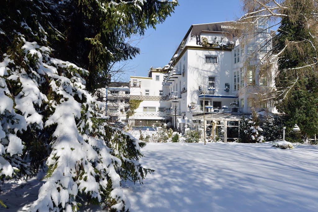 Ringhotel Giffels Goldener Anker im Schnee by Natja Freund