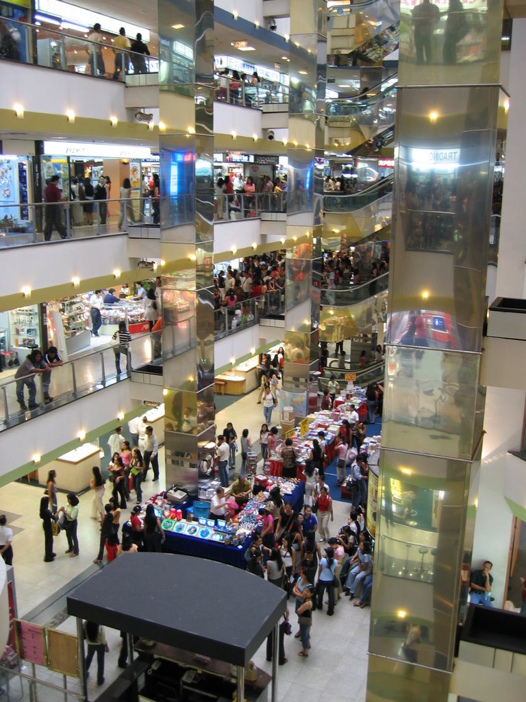 Lucky Plaza, Orchard road, Singpore by Jonas Holmkvist