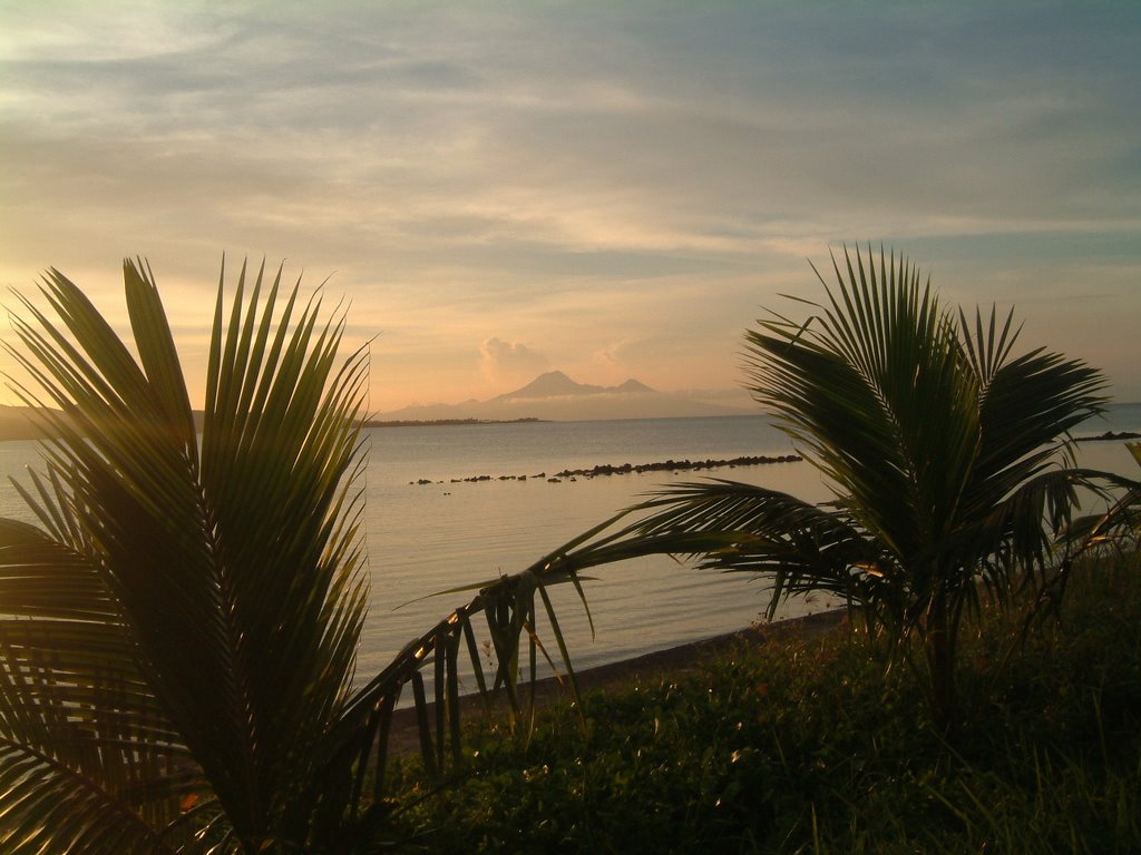 Looking towards Bulusan Volcano from Urdaneta Bay, Lavezares, Northern Samar by Yarkssen