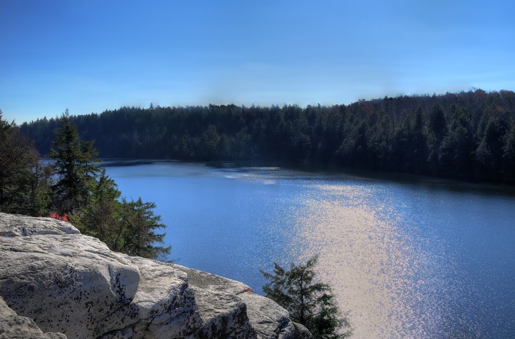 LAKE MINNEWASKA - FALL 2011 by Aryehchay