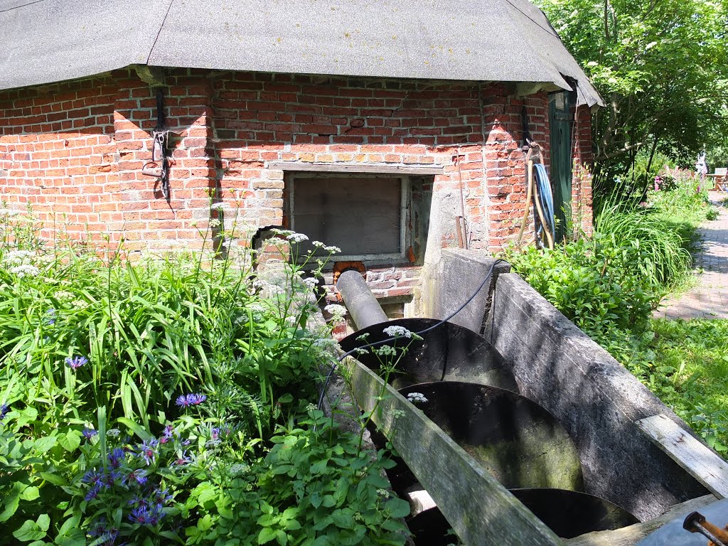 Die Krummhörn - Loquard, Alte Wassermühle, Schöpfwerk mit Archimedischer Schraube. by Herbert Maubach