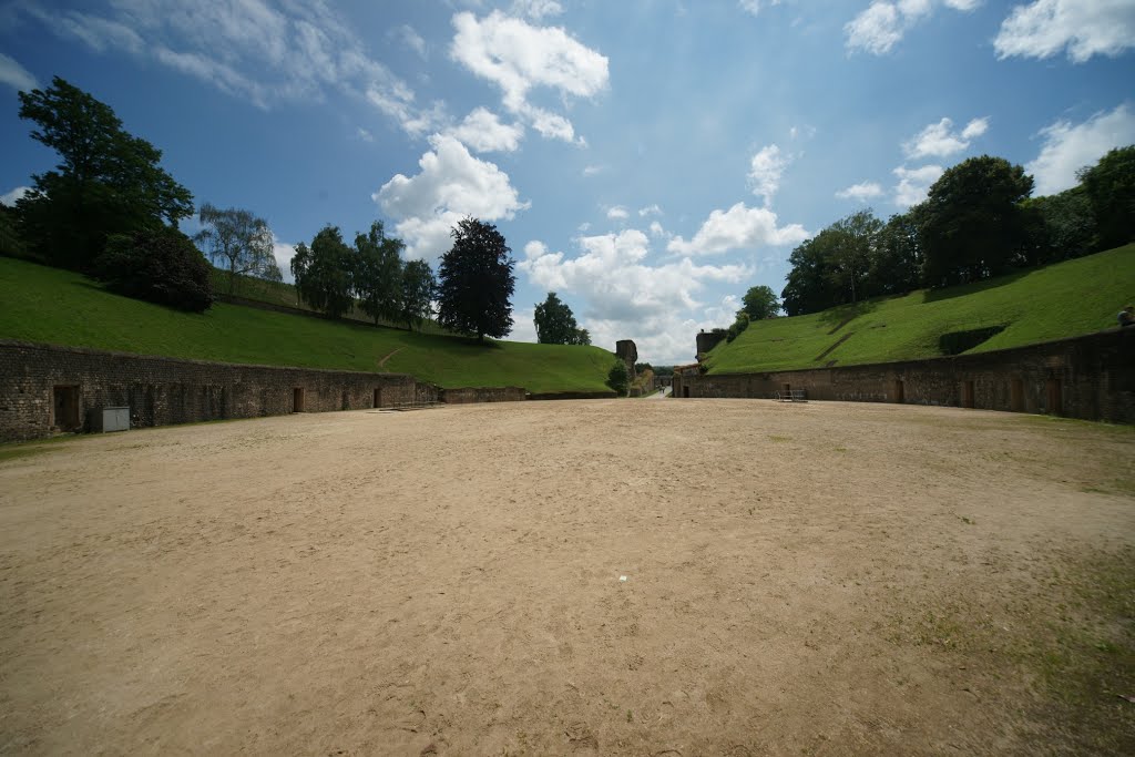 Roman Amphitheatre by njellis