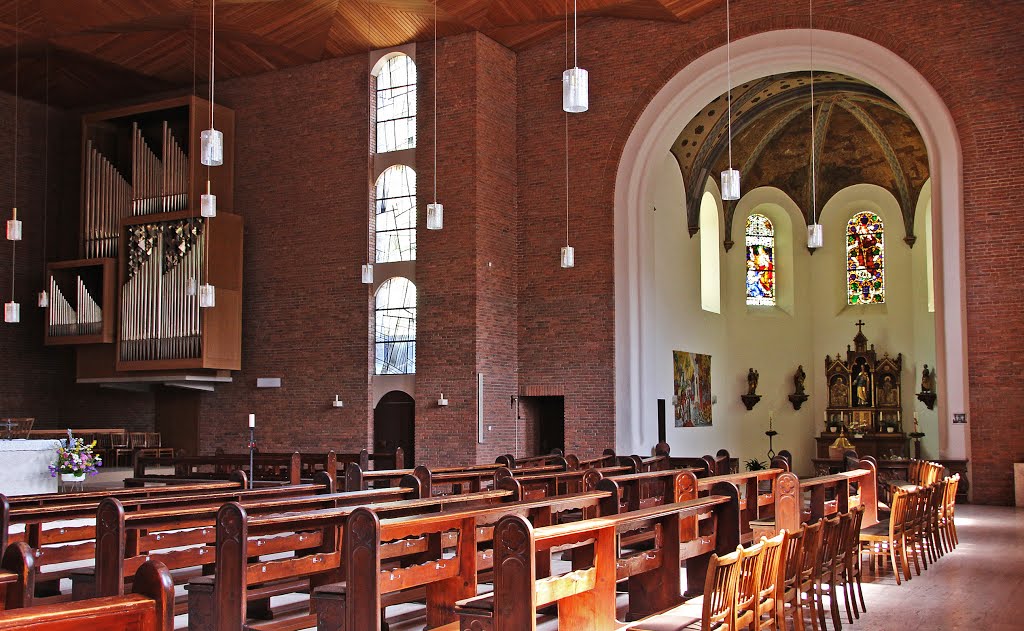 Bad Bertrich Blick in die Kirche St. Peter by Contessa