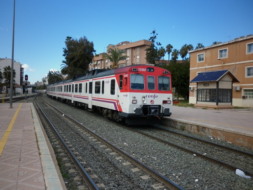 Tren de la renfe en la estacion by pintatrenes