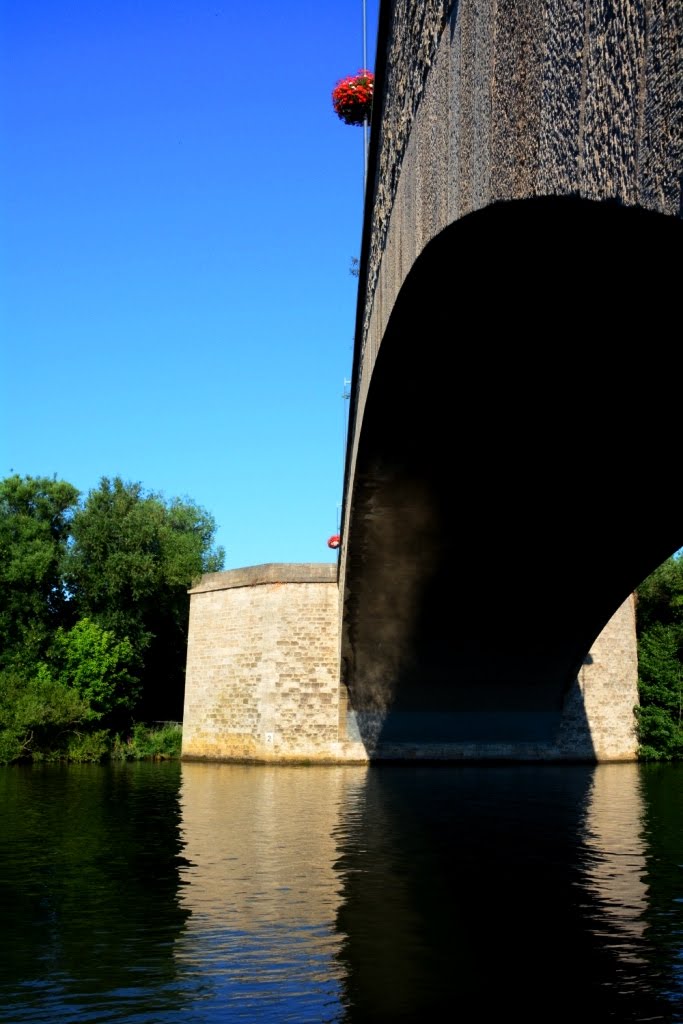 Kitzingen, wisper bridge with 5 times echoes by cocohatman