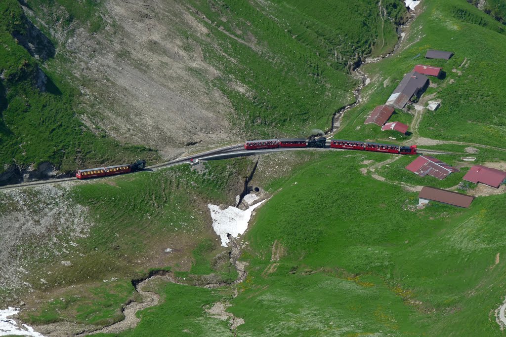 Reger Verkehr auf's Rothorn by Vatter