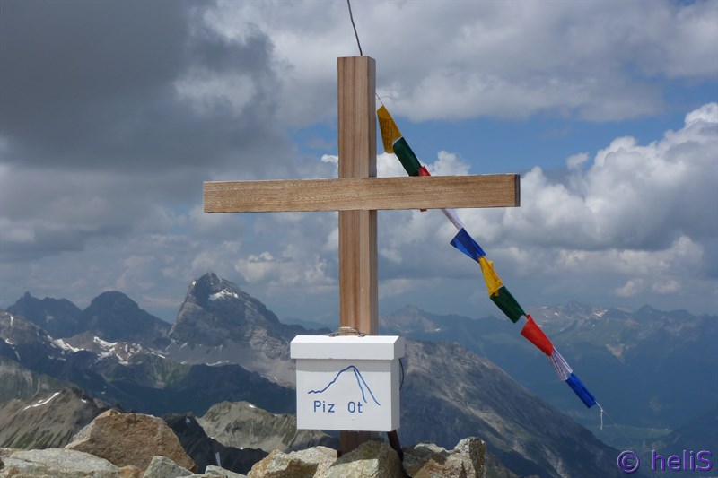 Da oggi in poi la croce la vedrete cosi ... fino a che le bandierine non si saranno consumate ... by heliS